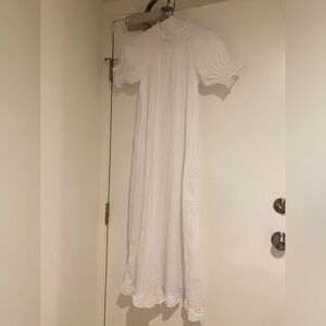 100% cotton night dress. Size xs from Hill House.